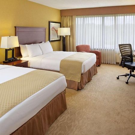 Doubletree By Hilton Фейетвилл Экстерьер фото