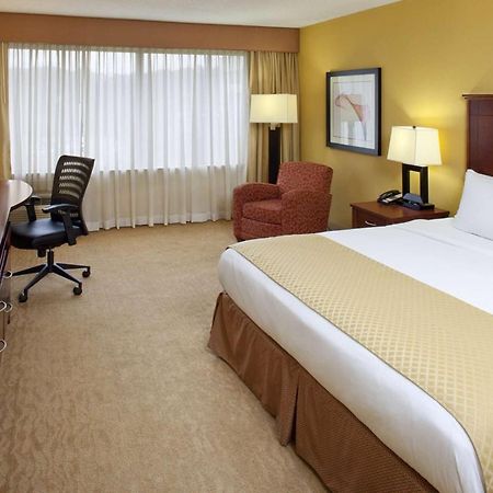 Doubletree By Hilton Фейетвилл Экстерьер фото