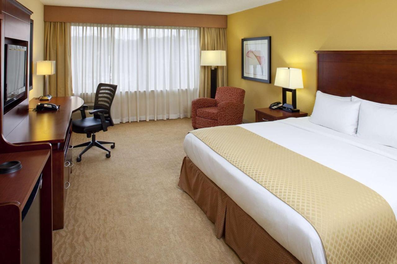 Doubletree By Hilton Фейетвилл Экстерьер фото