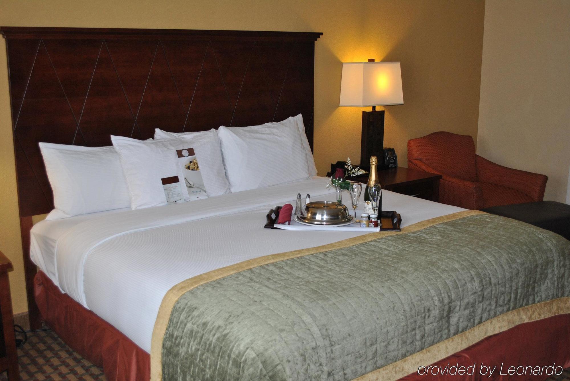 Doubletree By Hilton Фейетвилл Экстерьер фото