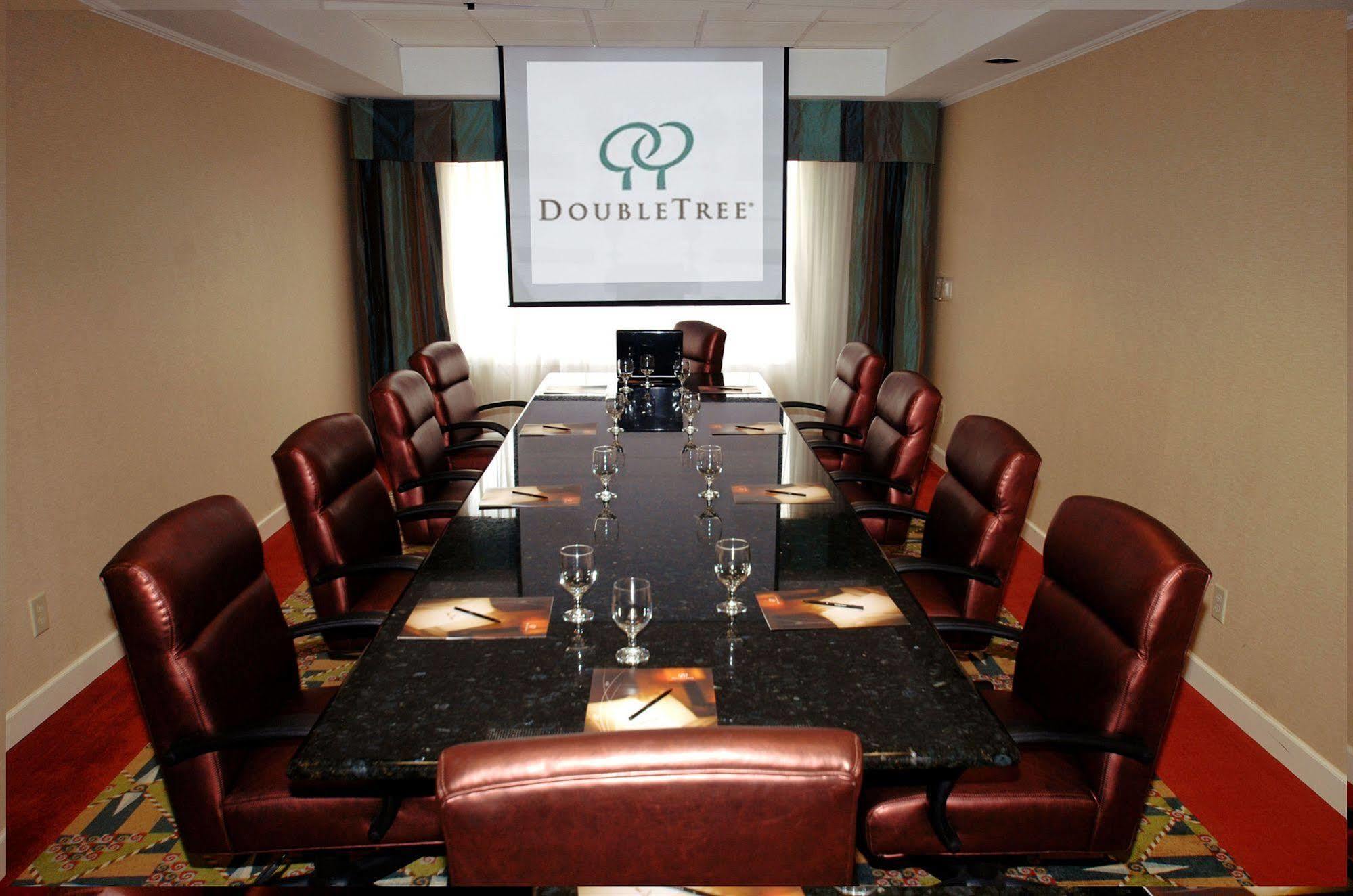 Doubletree By Hilton Фейетвилл Экстерьер фото